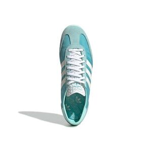Adidas Women's Turquoise Sneakers new in the box - 3902
